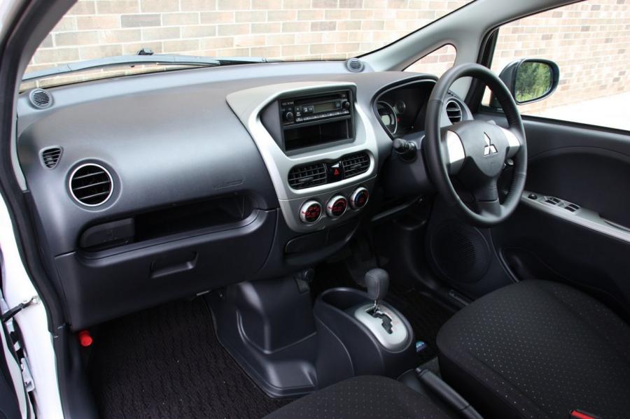  Mitsubishi i-MiEV (JDM) 2010 года  (фото 31 из 50)